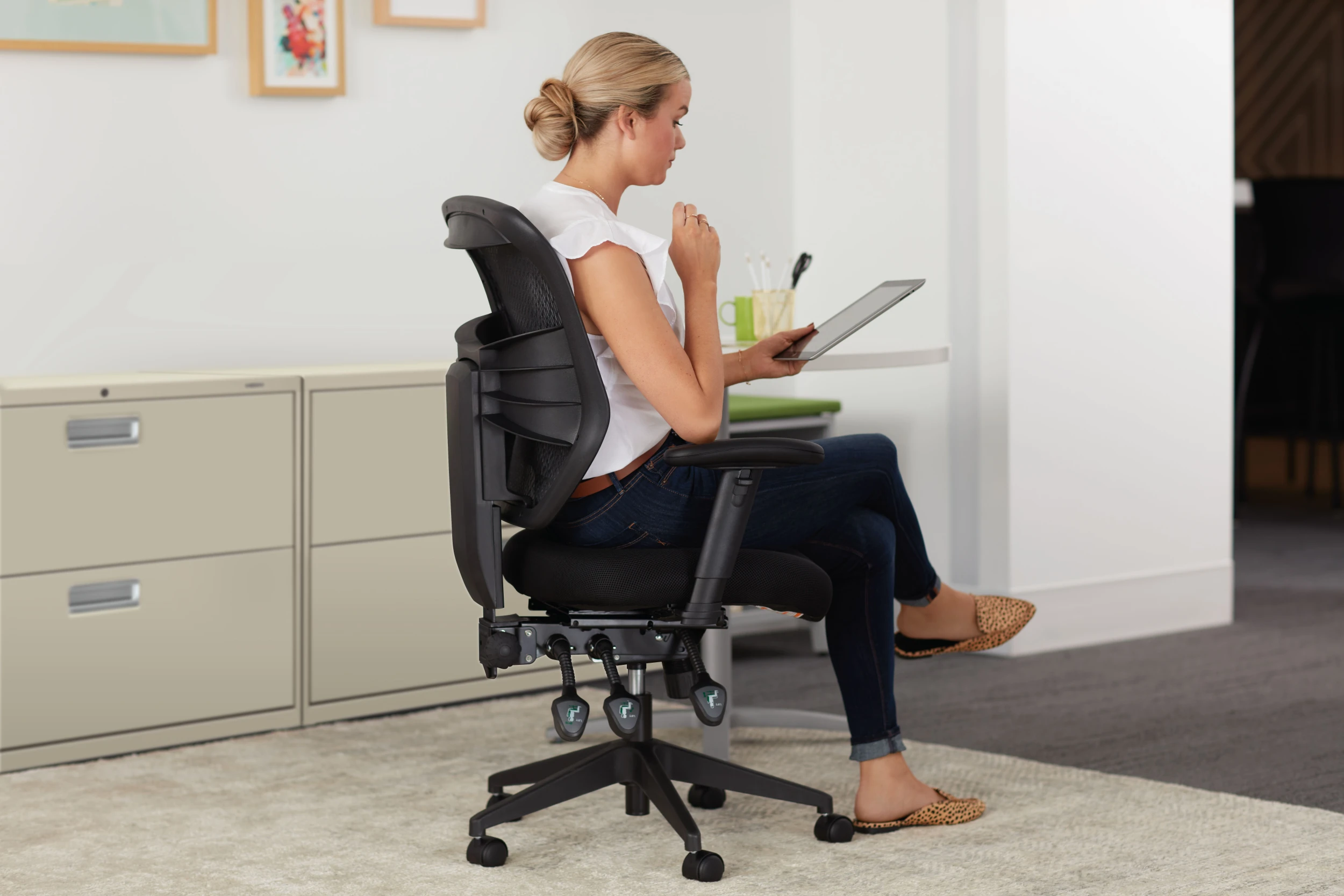 HON Prominent Mesh High-Back Task Chair | Asynchronous Control, Seat Glide | 2-Way Arms | Black Mesh 10 HON Prominent Mesh High-Back Task Chair | Asynchronous Control, Seat Glide | 2-Way Arms | Black Mesh - Image 8